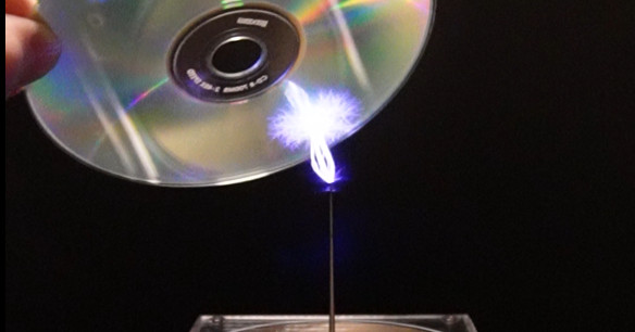 【No.34】CDの虹色の盤面がさらに美しく光りました！